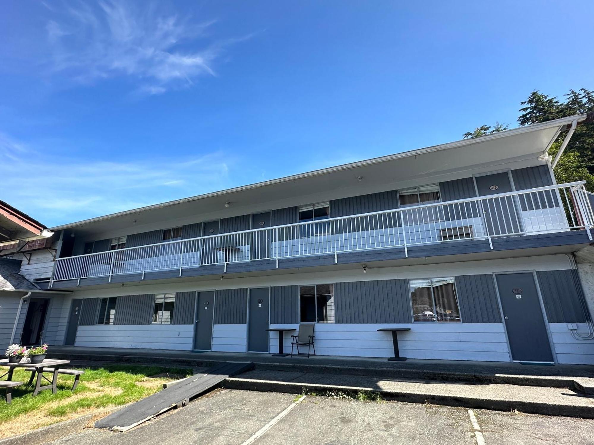 Island West Resort Ucluelet Exterior foto