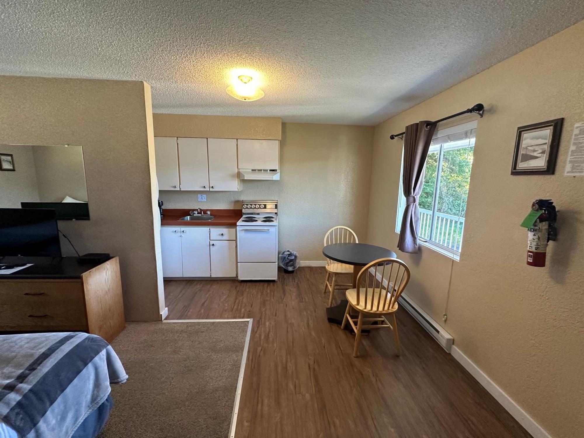 Island West Resort Ucluelet Zimmer foto